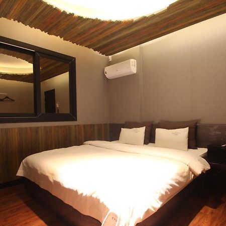 French Code Hotel Cshangvon Kültér fotó