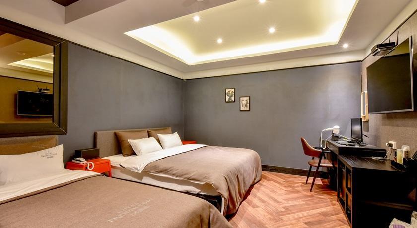 French Code Hotel Cshangvon Kültér fotó