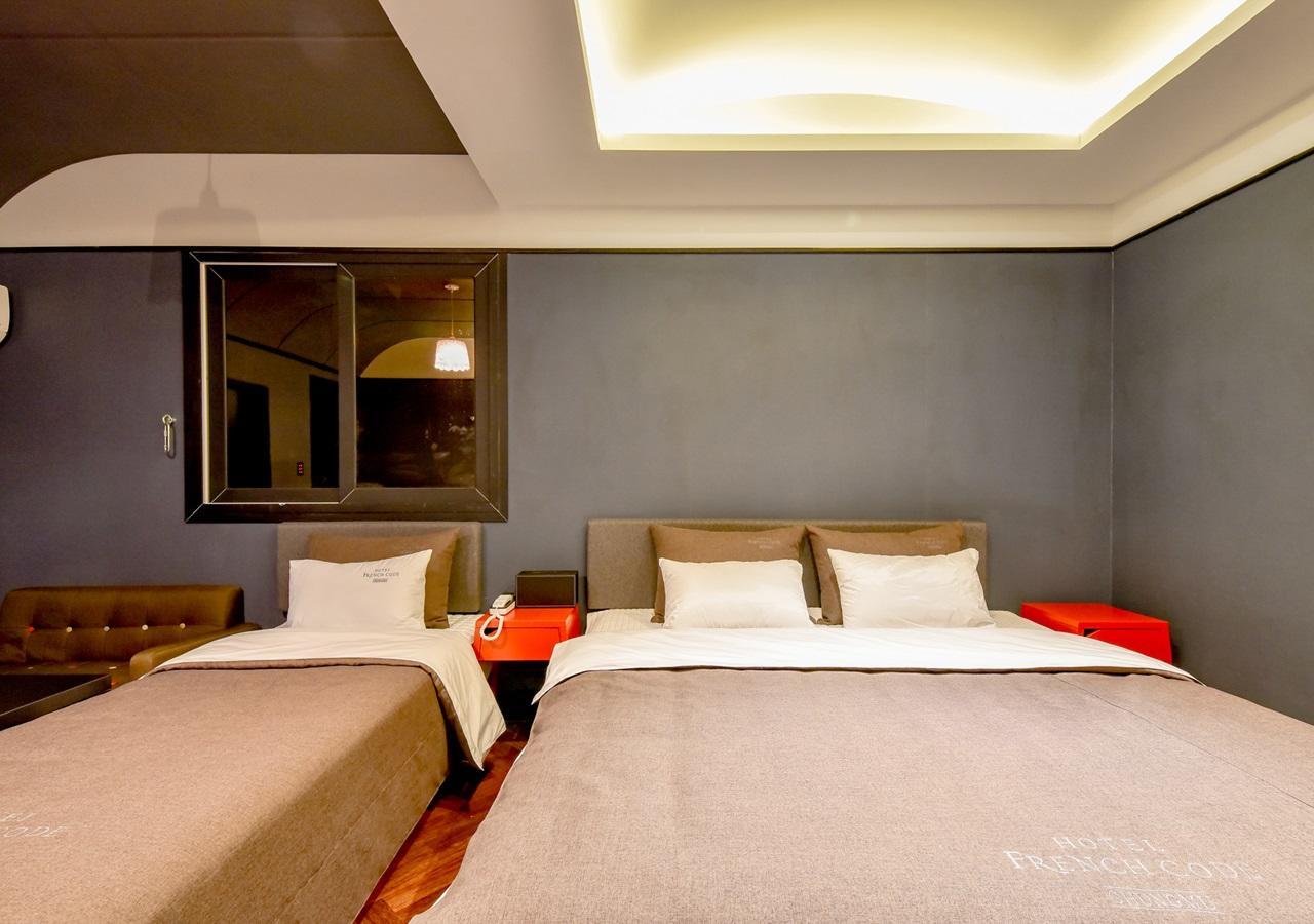 French Code Hotel Cshangvon Kültér fotó