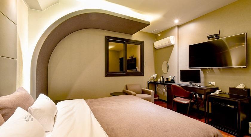 French Code Hotel Cshangvon Kültér fotó