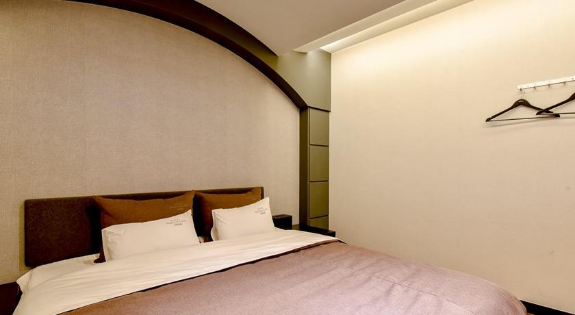 French Code Hotel Cshangvon Kültér fotó