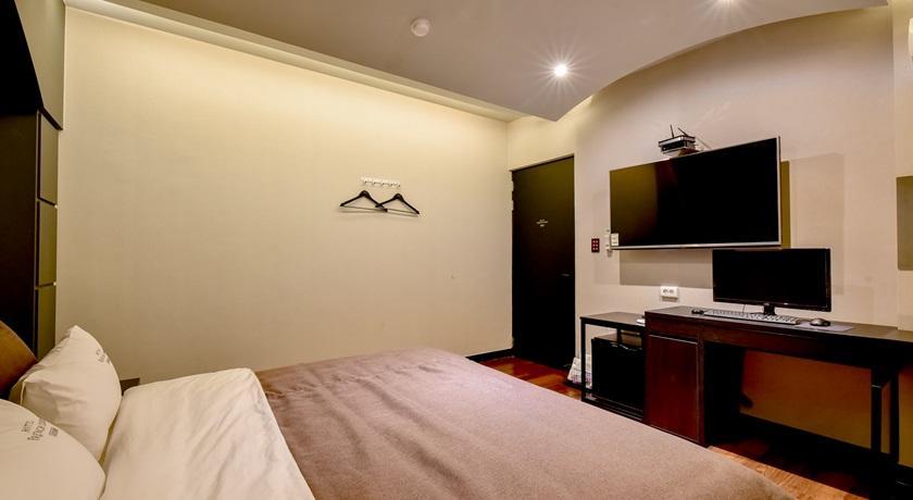 French Code Hotel Cshangvon Kültér fotó