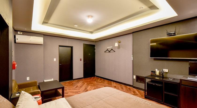 French Code Hotel Cshangvon Kültér fotó