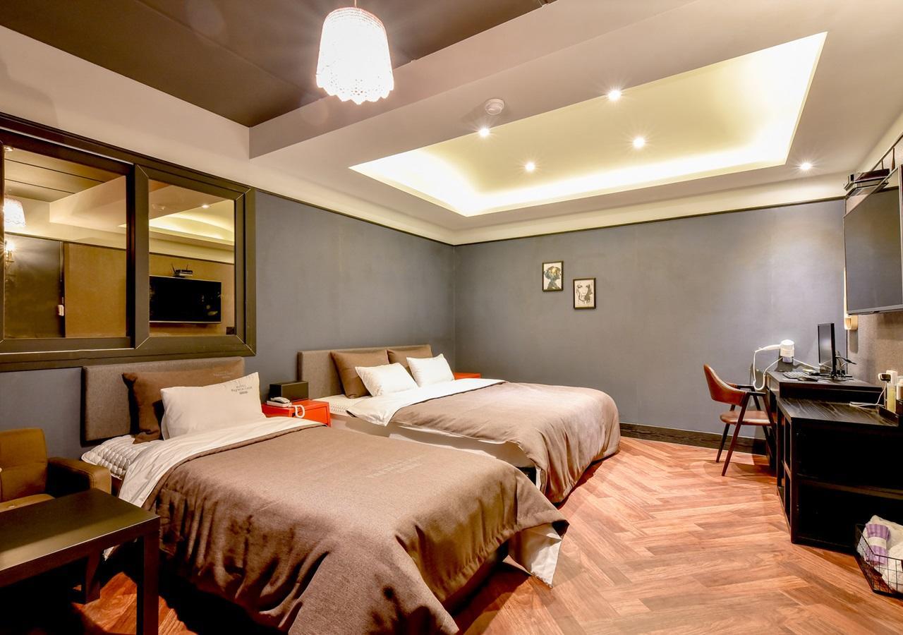French Code Hotel Cshangvon Kültér fotó