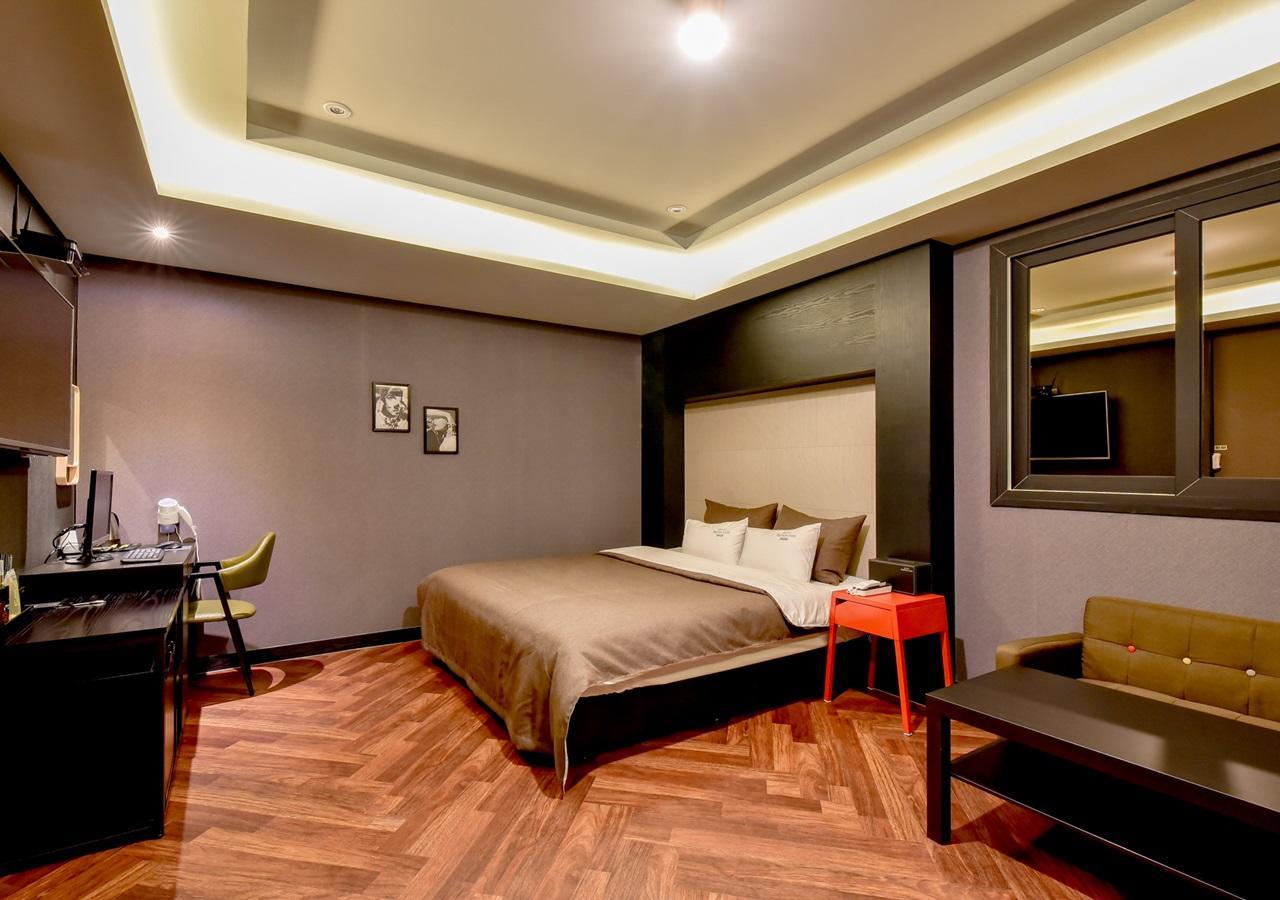 French Code Hotel Cshangvon Kültér fotó