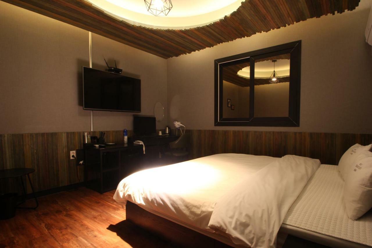 French Code Hotel Cshangvon Kültér fotó