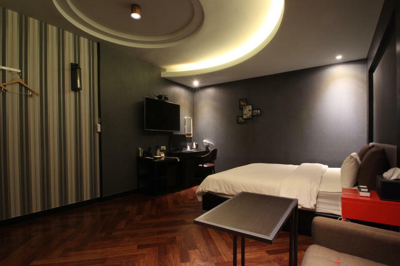 French Code Hotel Cshangvon Kültér fotó