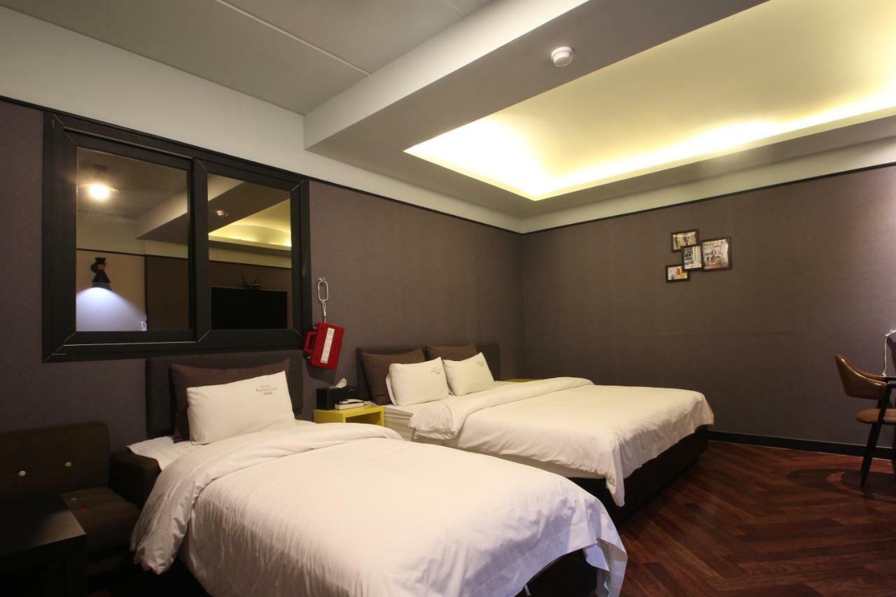 French Code Hotel Cshangvon Kültér fotó