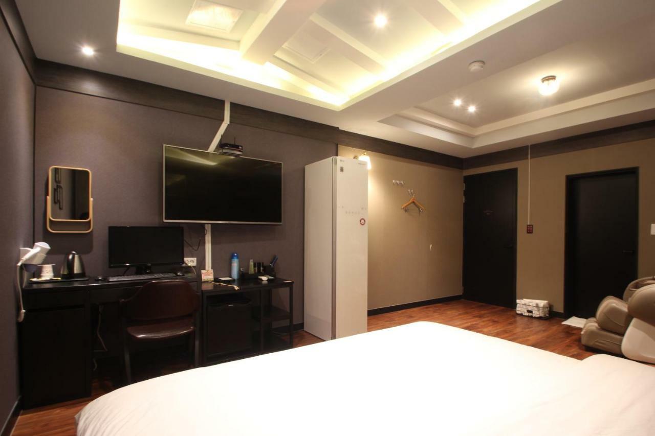 French Code Hotel Cshangvon Kültér fotó
