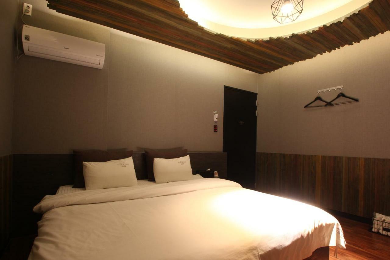 French Code Hotel Cshangvon Kültér fotó