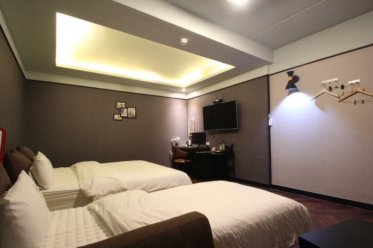 French Code Hotel Cshangvon Kültér fotó