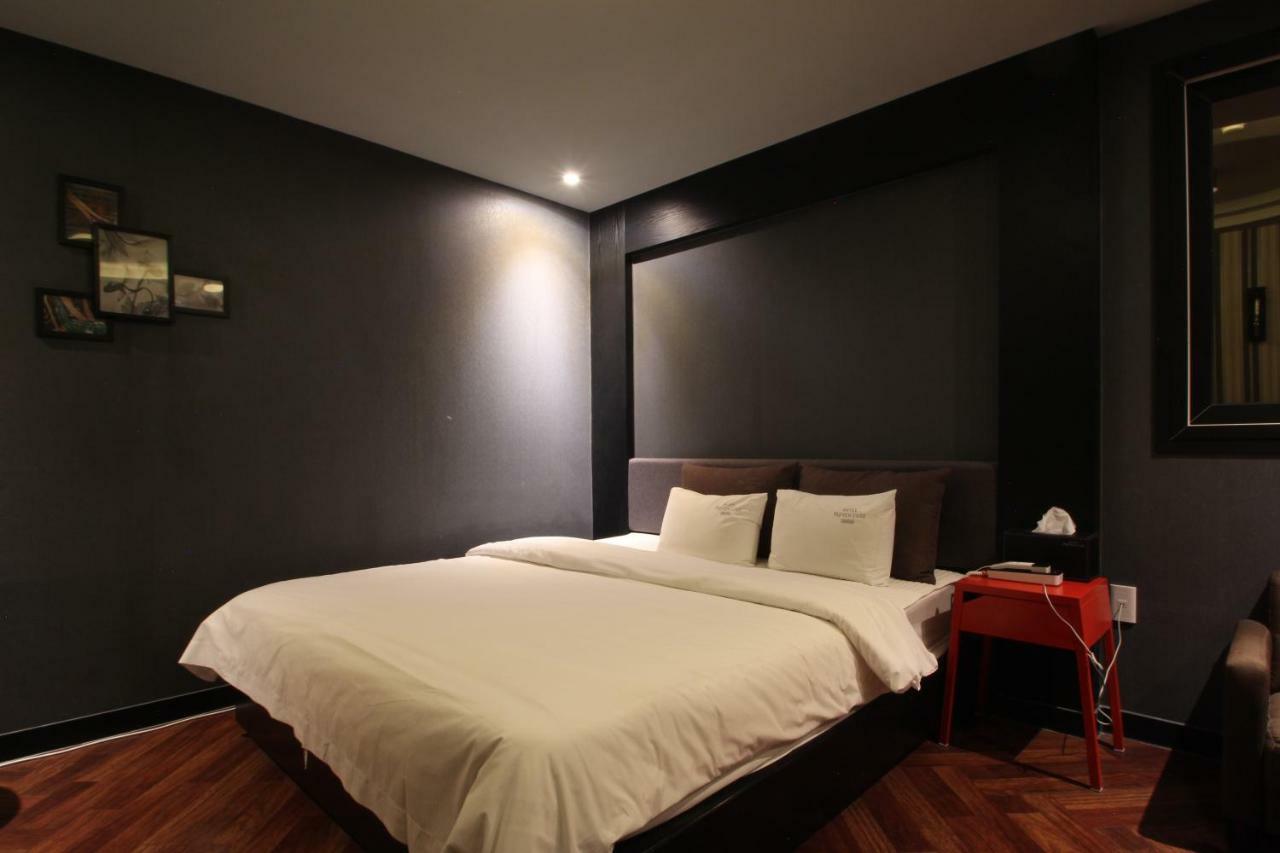 French Code Hotel Cshangvon Kültér fotó