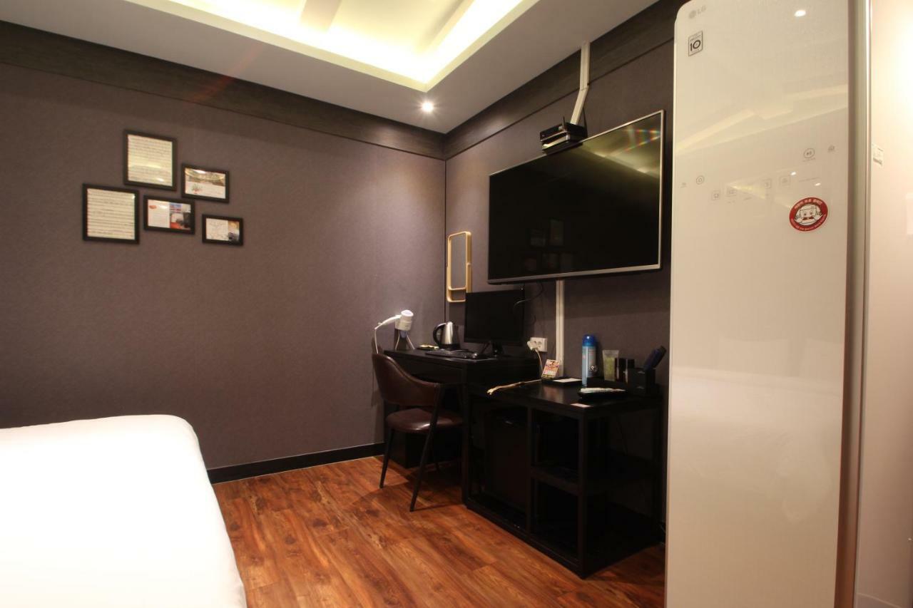 French Code Hotel Cshangvon Kültér fotó